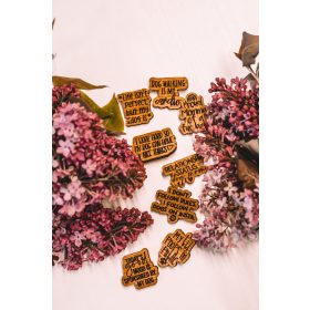 Lara's shop kitűző