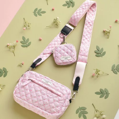 Cocopup London - Táska szíj (Quilted Ditsy Floral Pink)